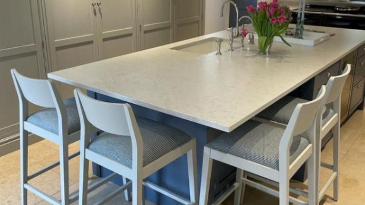 The Ultimate Guide to Selecting the Perfect Bar Stools for Your Home B